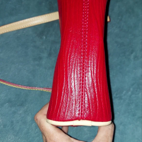 Dooney and Bourke Barrel Bag - Picture 4 of 8